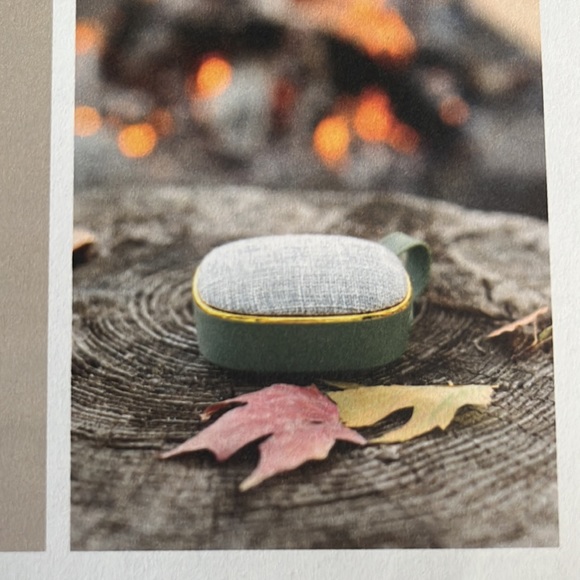 New in box Wanderlust Portable Speaker - Picture 4 of 4